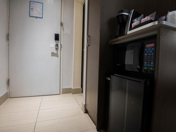 Victoria Inn Hotel and Convention Center Winnipeg : photo 5 de la chambre chambre lit king-size affaires - Étage affaires