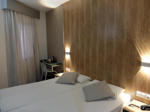 Hotel Medicis : photo 1 de la chambre chambre double ou lits jumeaux Économique