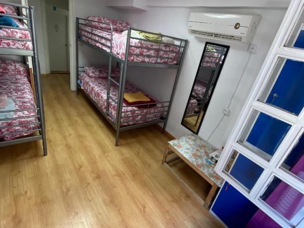 Hostal Madrid Paradise : photo 1 de la chambre lit dans dortoir pour femmes de 4 lits