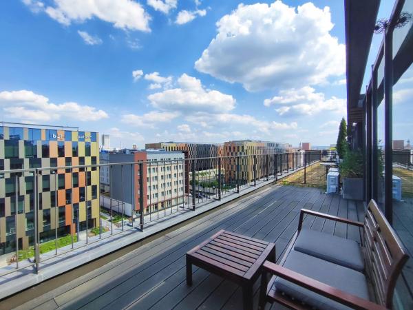 Turnau City Aparthotel : photo 1 de la chambre suite confort avec terrasse