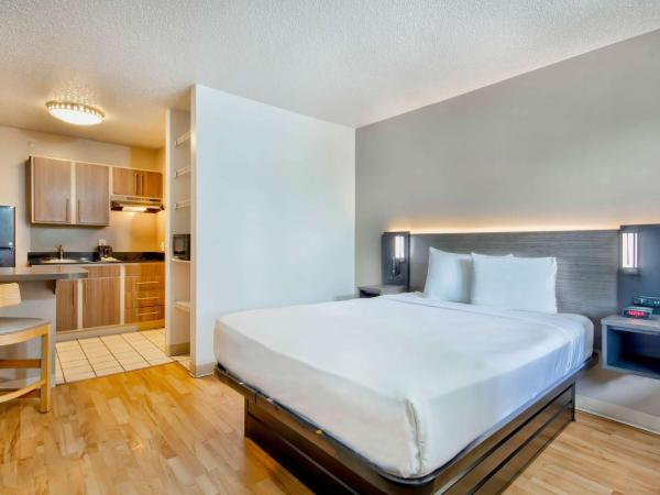 Studio 6-San Antonio, TX - Medical Center : photo 1 de la chambre chambre lit queen-size - non-fumeurs