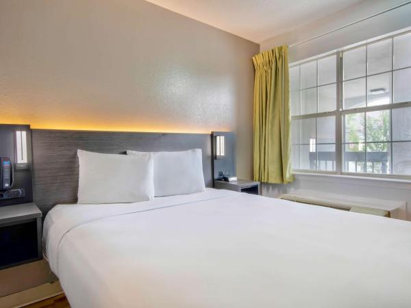 Studio 6-San Antonio, TX - Medical Center : photo 3 de la chambre chambre lit queen-size deluxe - fumeurs