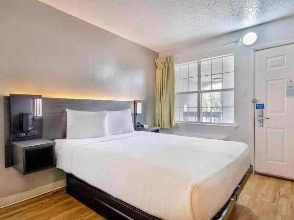 Studio 6-San Antonio, TX - Medical Center : photo 2 de la chambre chambre lit queen-size accessible aux personnes à mobilité réduite – non-fumeurs