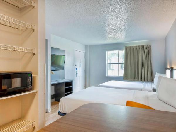 Studio 6-San Antonio, TX - Medical Center : photo 2 de la chambre suite lit queen-size