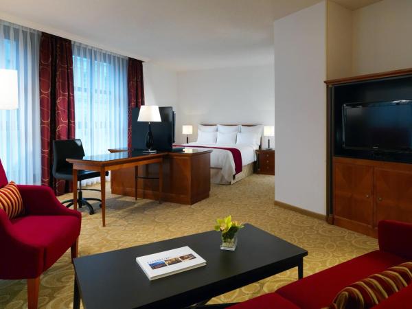 Hamburg Marriott Hotel : photo 1 de la chambre suite studio avec accès au salon exécutif, studio plus spacieux et canapé-lit
