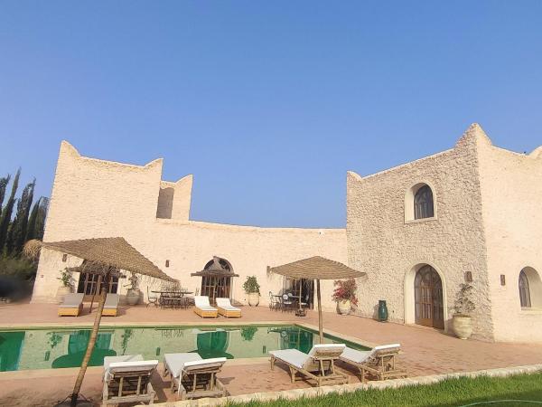 Riad Bini-Ddik : photo 3 de la chambre chambre lit queen-size - vue sur piscine