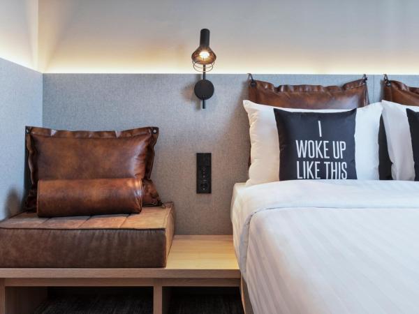 Moxy Hamburg City : photo 2 de la chambre chambre lit queen-size 