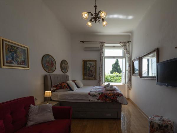 Garden Apartment Marina : photo 2 de la chambre appartement - vue sur jardin