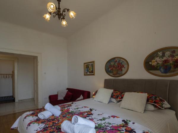 Garden Apartment Marina : photo 4 de la chambre appartement - vue sur jardin