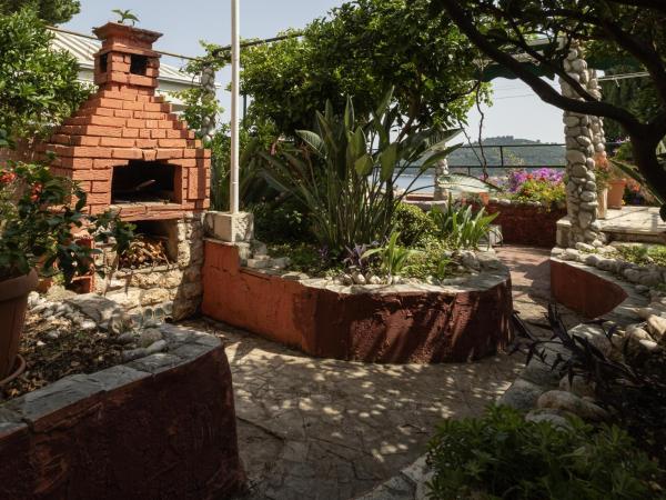 Garden Apartment Marina : photo 5 de la chambre appartement - vue sur jardin