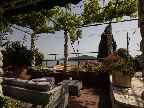 Garden Apartment Marina : photo 9 de la chambre appartement - vue sur jardin