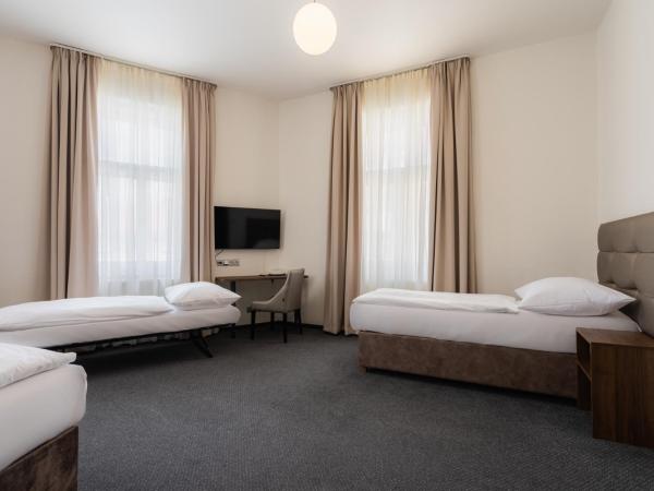 EA Hotel Victoria : photo 5 de la chambre chambre familiale standard