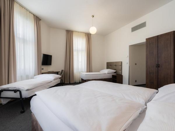 EA Hotel Victoria : photo 7 de la chambre chambre familiale standard