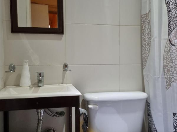 Hostel Estoril : photo 6 de la chambre chambre double avec salle de bains privative