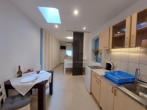 Rooms & Studio Apartments Šibenik : photo 3 de la chambre studio confort