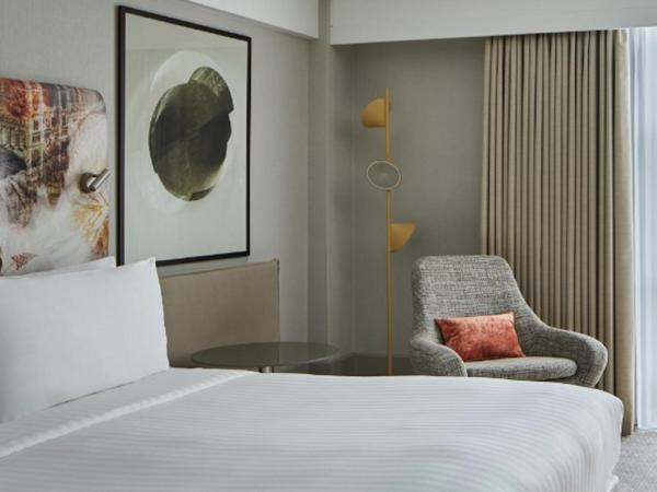 London Marriott Hotel Kensington : photo 1 de la chambre chambre lit queen-size suprieure deluxe - tage suprieur