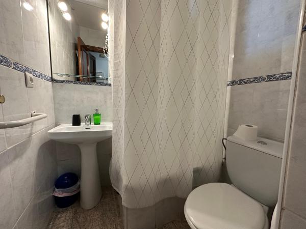 Pensión Recogidas : photo 4 de la chambre chambre lits jumeaux avec salle de bains privative séparée