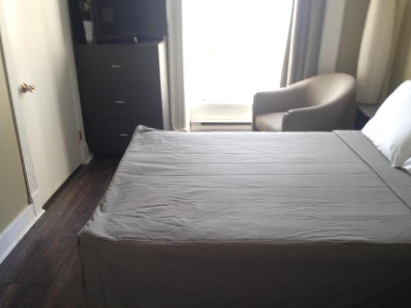 Auberge St-Louis : photo 3 de la chambre chambre lit queen-size avec salle de bains privative 