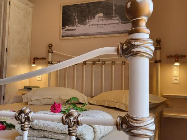 BELLA VITA boutique hotel lefkada : photo 2 de la chambre chambre double deluxe - vue latérale sur mer