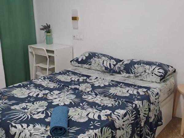 LA MARINA : photo 10 de la chambre chambre double standard avec salle de bains commune