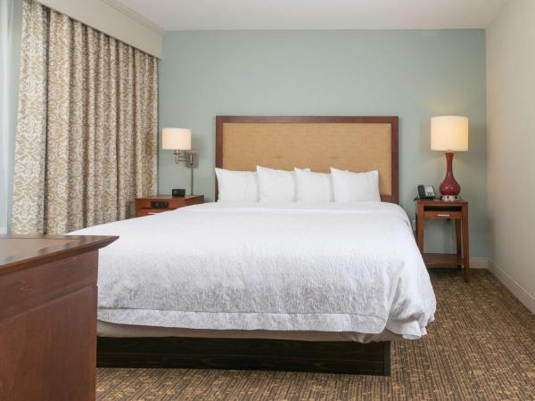 Hampton Inn & Suites Nashville-Green Hills : photo 1 de la chambre suite lit king-size non-fumeurs avec cuisine