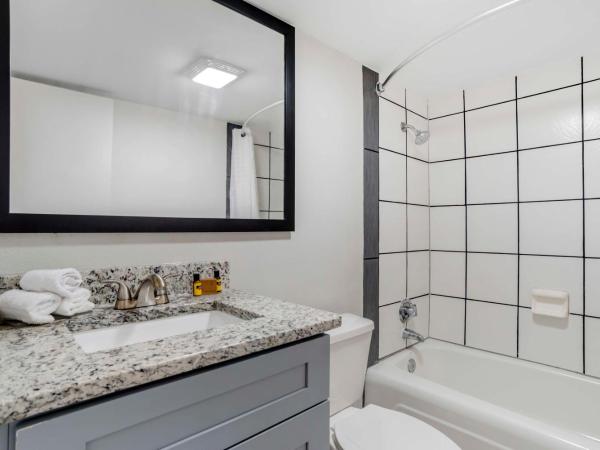 Chateau Beachfront Resort - BW Signature Collection : photo 5 de la chambre suite avec 2 lits queen-size et canapé-lit - non-fumeurs