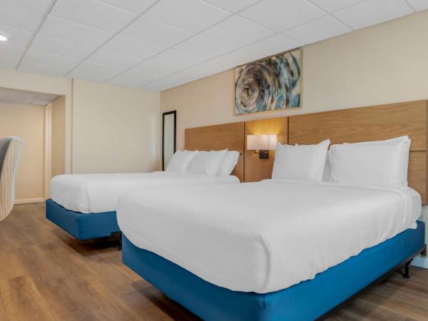 Chateau Beachfront Resort - BW Signature Collection : photo 2 de la chambre chambre avec 2 lits queen-size - vue sur eau - non-fumeurs