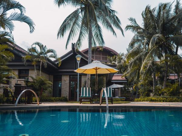 The St. Regis Sanya Yalong Bay Resort : photo 2 de la chambre pool villa, 1 bedroom villa, 1 king, poolside view( stay 2 nights or more: sanya airport pick up and drop off service once)