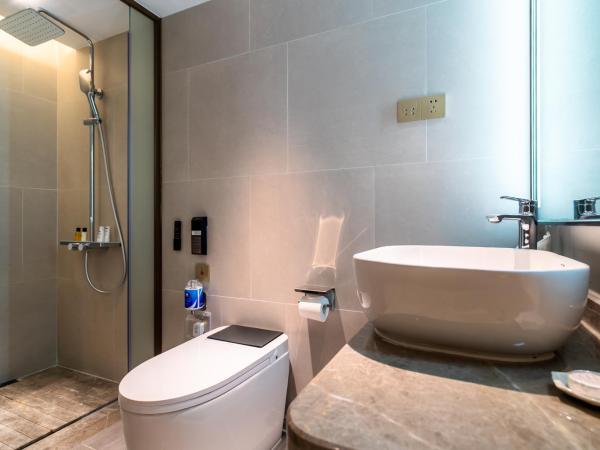 Landmark International Hotel : photo 4 de la chambre healthy king bed room