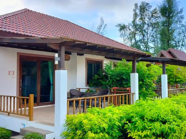 D.R. Lanta Bay Resort : photo 4 de la chambre bungalow - vue sur jardin