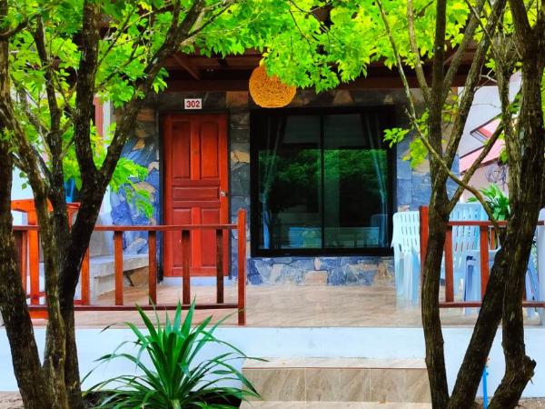 D.R. Lanta Bay Resort : photo 3 de la chambre bungalow - vue sur jardin