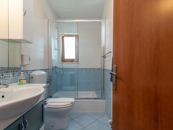 Villa Bakica : photo 10 de la chambre chambre triple avec balcon