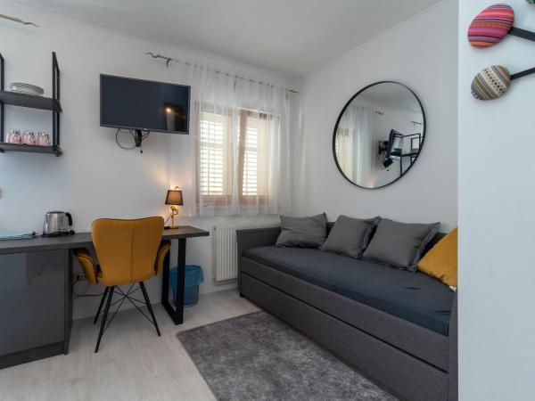 Villa Bakica : photo 8 de la chambre chambre triple avec balcon