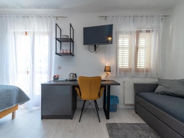Villa Bakica : photo 6 de la chambre chambre triple avec balcon