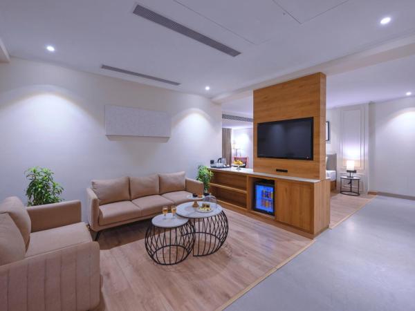 Royale Sarovar Portico Agra : photo 3 de la chambre suite - 1 double bed