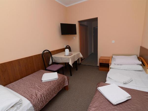 Ośrodek SCSK Optima : photo 3 de la chambre chambre double avec lit d'appoint (3 adultes)