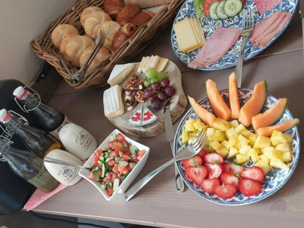 B&B Alegría : photo 3 de la chambre chambre lit king-size - vue sur jardin