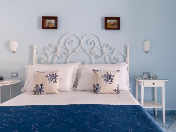 BnB Le Isole : photo 4 de la chambre chambre double ou lits jumeaux - vue sur jardin