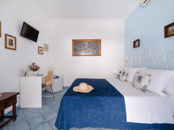 BnB Le Isole : photo 6 de la chambre chambre double ou lits jumeaux - vue sur jardin