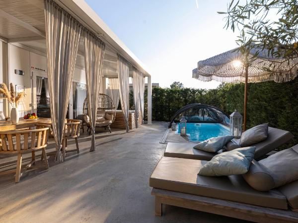 Polidor Camping Resort : photo 8 de la chambre villa de luxe avec piscine privée