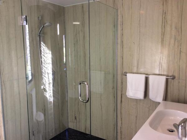 Golfcourse Road Chalets and Lodge : photo 7 de la chambre chalet 2 chambres avec baignoire spa