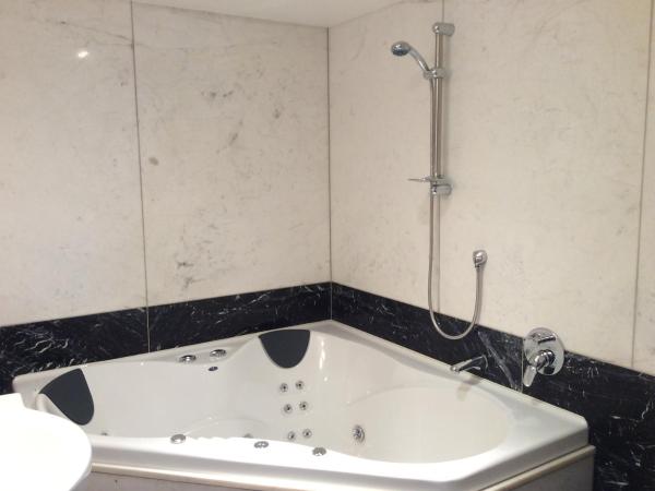 Golfcourse Road Chalets and Lodge : photo 5 de la chambre chalet 2 chambres avec baignoire spa