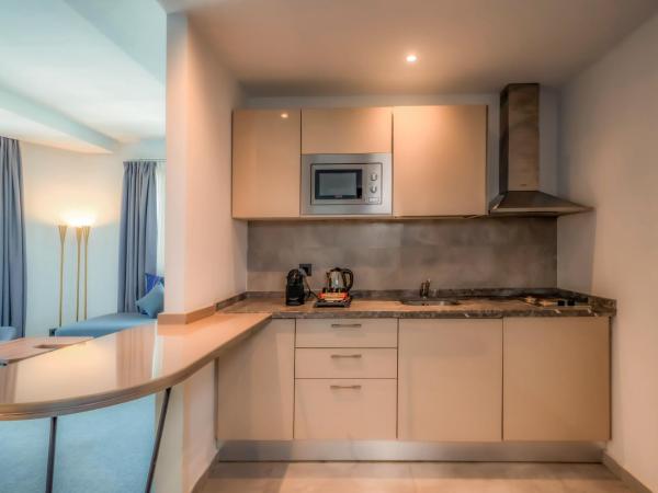 Kyriad Residence Casablanca : photo 6 de la chambre chambre supérieure avec 2 lits simples et 1 canapé-lit