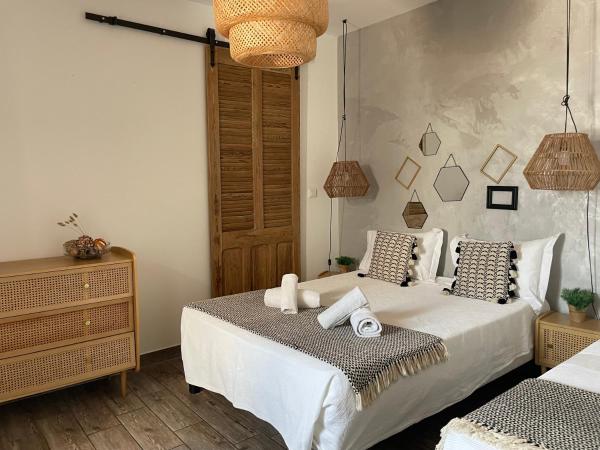 Hôtel Restaurant La Caravelle : photo 3 de la chambre chambre triple