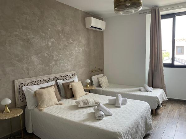 Hôtel Restaurant La Caravelle : photo 4 de la chambre chambre triple