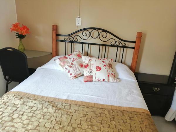 Casa de Ana - Habitación privada : photo 4 de la chambre chambre quadruple avec salle de bains privative