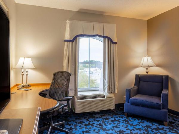 Hampton Inn & Suites Jacksonville Deerwood Park : photo 7 de la chambre chambre lit king-size - non-fumeurs