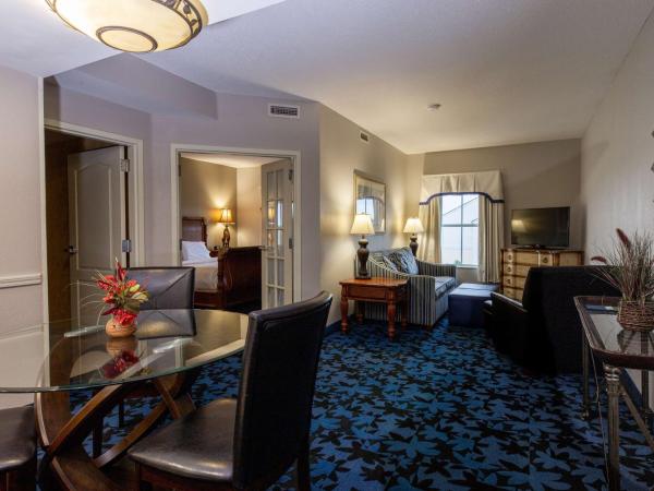 Hampton Inn & Suites Jacksonville Deerwood Park : photo 1 de la chambre suite lit king-size 1 chambre avec bain à remous - non-fumeurs 