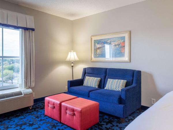 Hampton Inn & Suites Jacksonville Deerwood Park : photo 2 de la chambre studio suite avec lit king-size et bain à remous - non-fumeurs