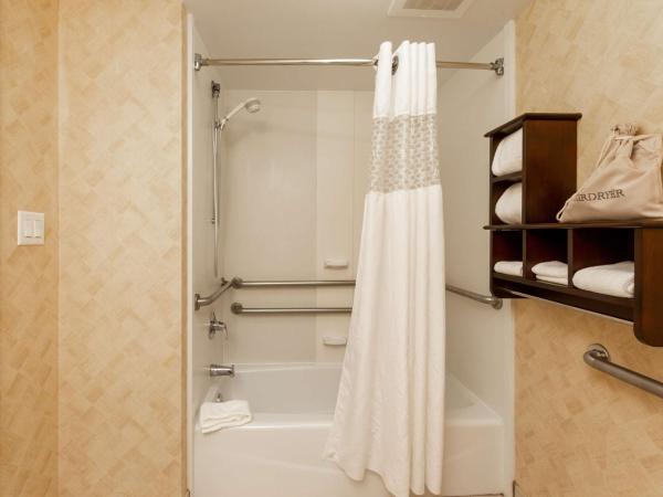 Hampton Inn & Suites Jacksonville Deerwood Park : photo 2 de la chambre king room with accessible tub - mobility and hearing access/non-smoking